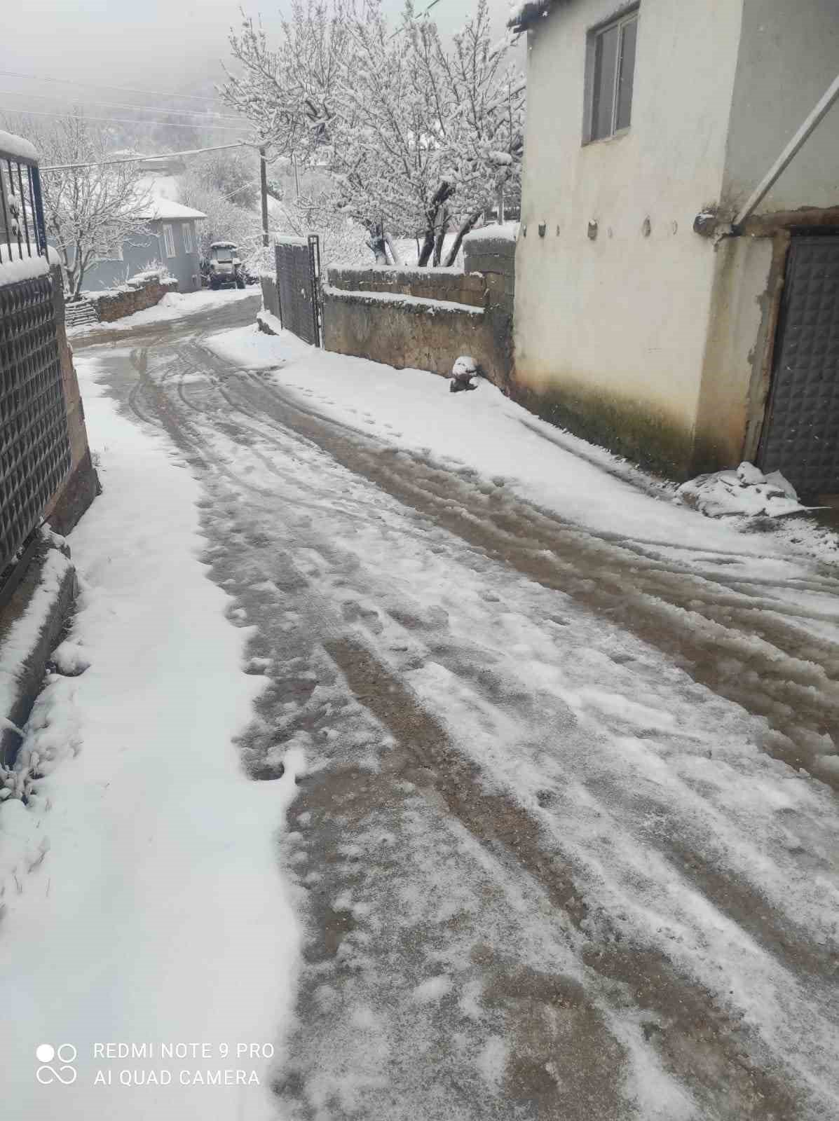 İl Özel İdare ekipleri kar yağışına karşı mücadeleye başladı