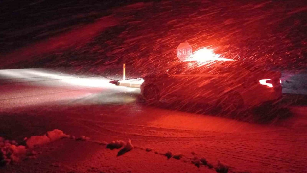 Jandarma ekiplerinin kar mesaisi