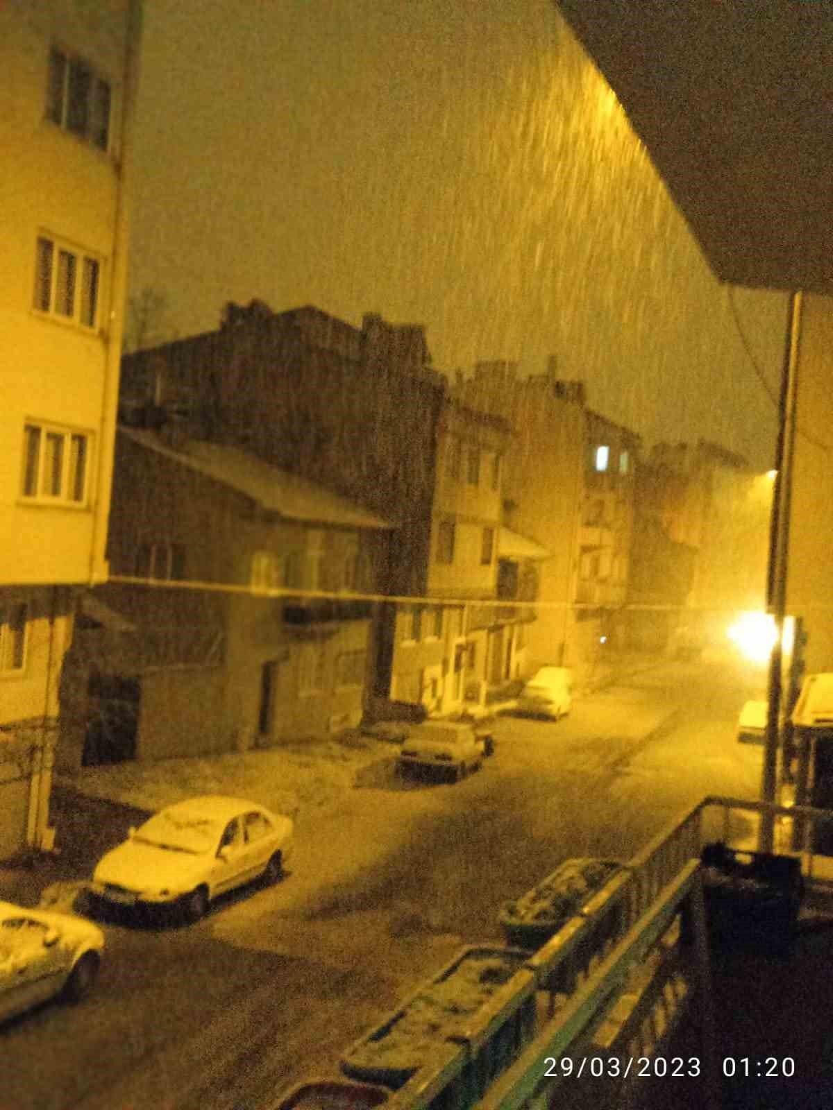 Afyonkarahisar’da kar yağışı etkili oldu