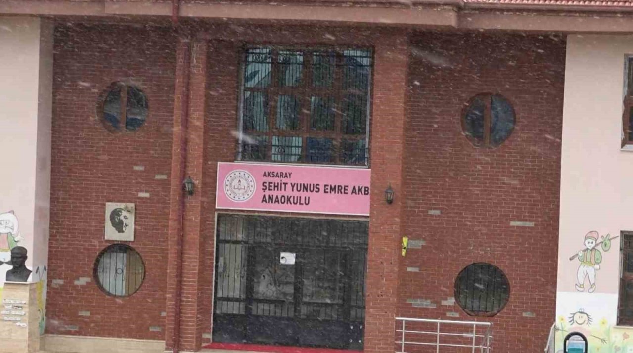 Aksaray’da rüzgar ve kar yağışı etkili oluyor