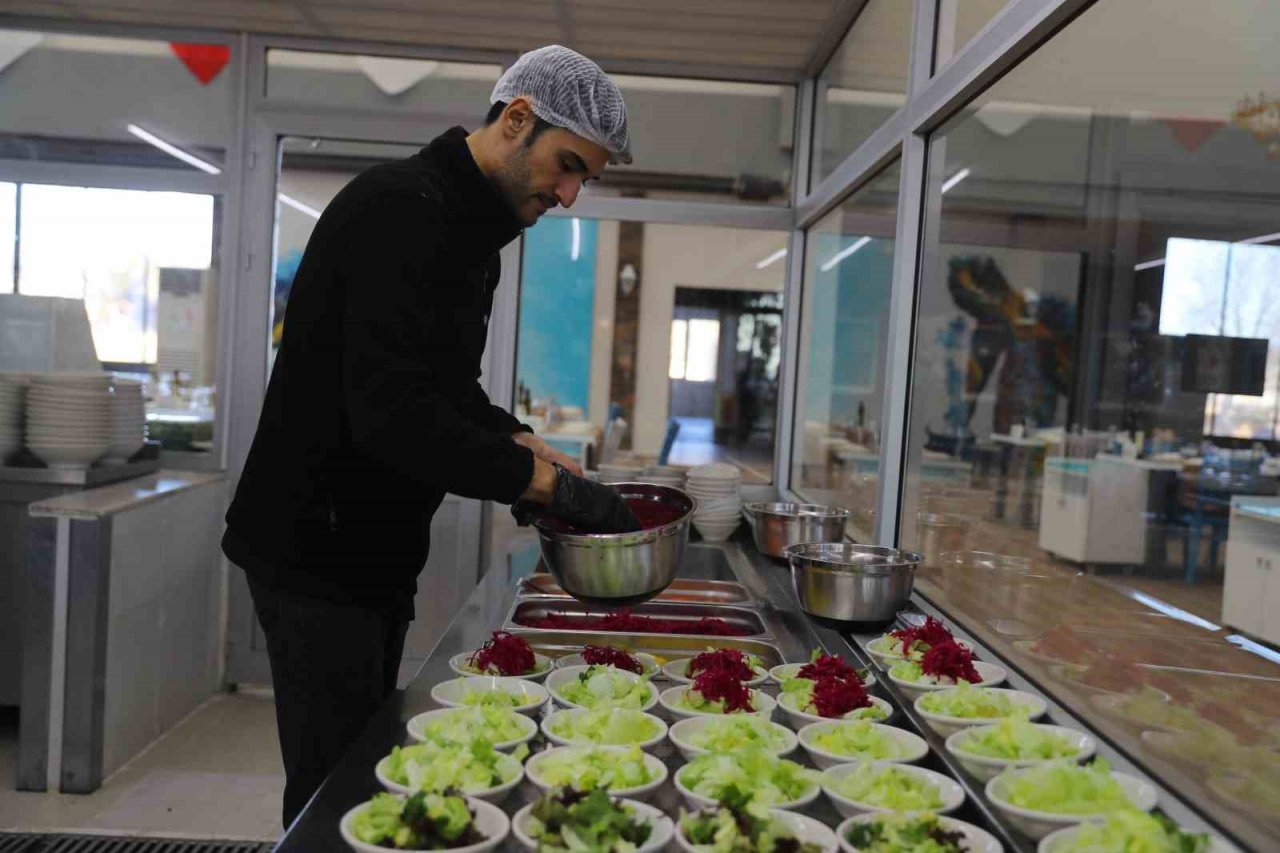 EKDAĞ sosyal tesisleri Ramazan menüleriyle Antalyalıların hizmetinde