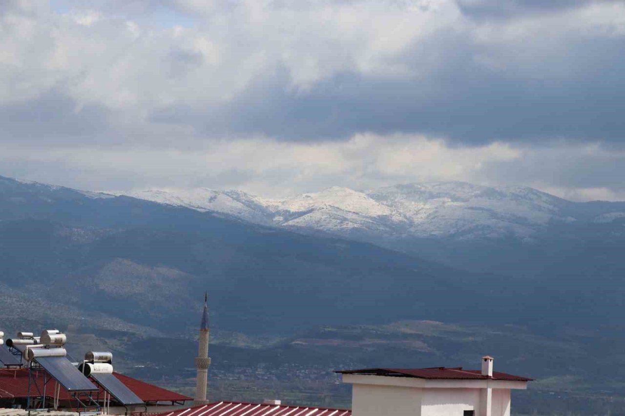 Aydın dağları beyaza büründü