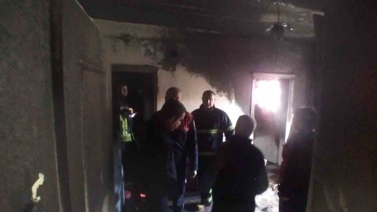 Koçarlı’da çıkan yangında ev kullanılamaz hale geldi