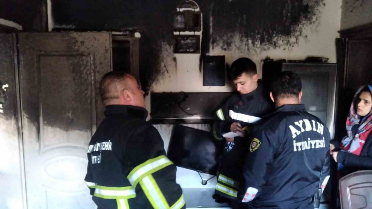 Koçarlı’da çıkan yangında ev kullanılamaz hale geldi