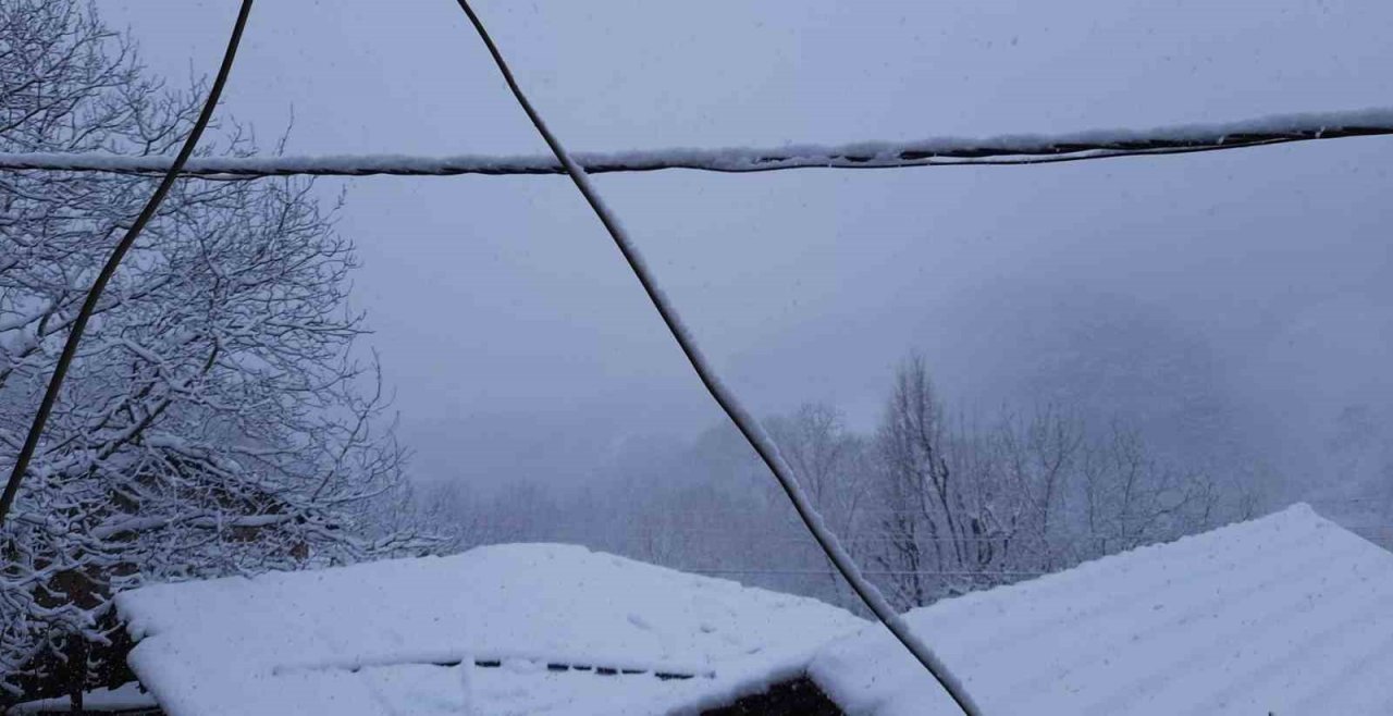 Balıkesir’de Mart karı yağdı