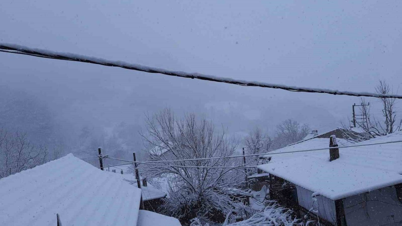Balıkesir’de Mart karı yağdı