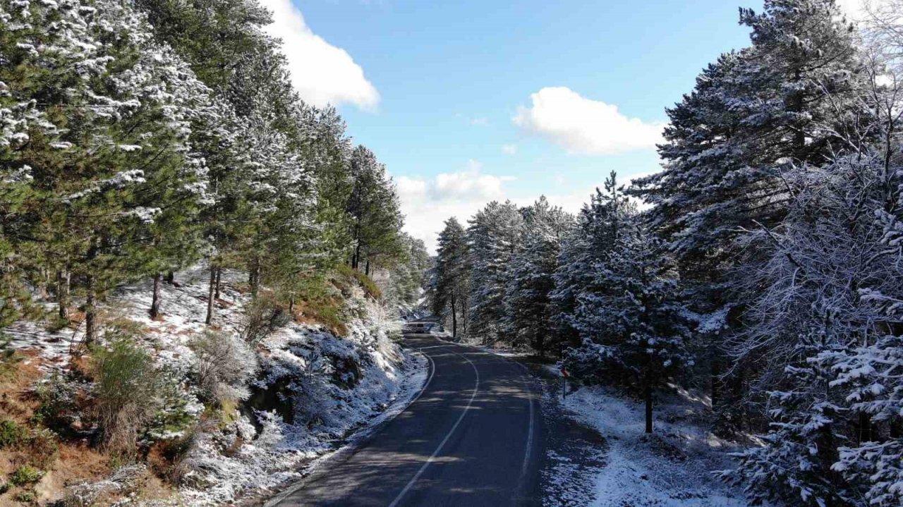Kazdağları’nda sürpriz kar yağışı