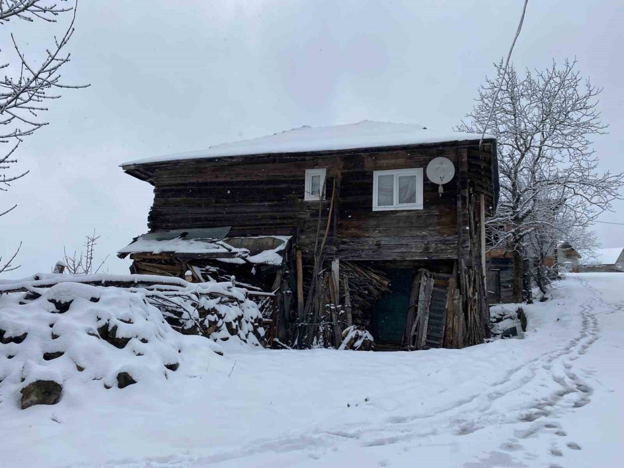 Bartın’ın yüksek rakımlı bölgelerinde kar yağışı devam ediyor