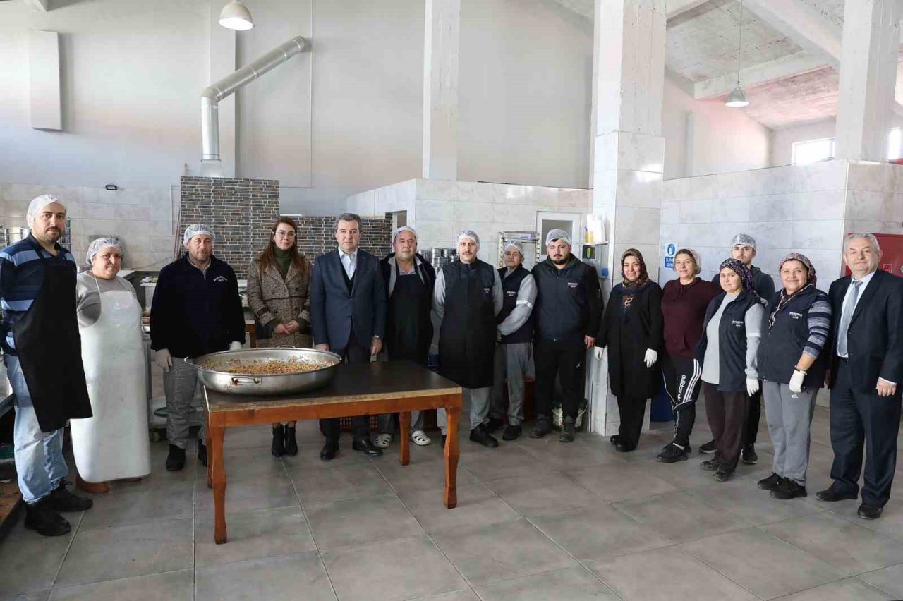 Bergama Belediyesi Aşevinden her gün 800 kişiye sıcak yemek