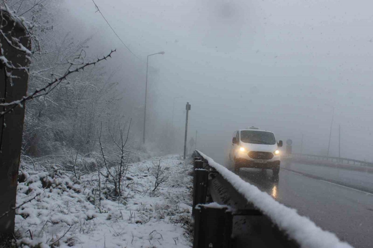 Bolu Dağı’nda kar yağışı etkili oluyor