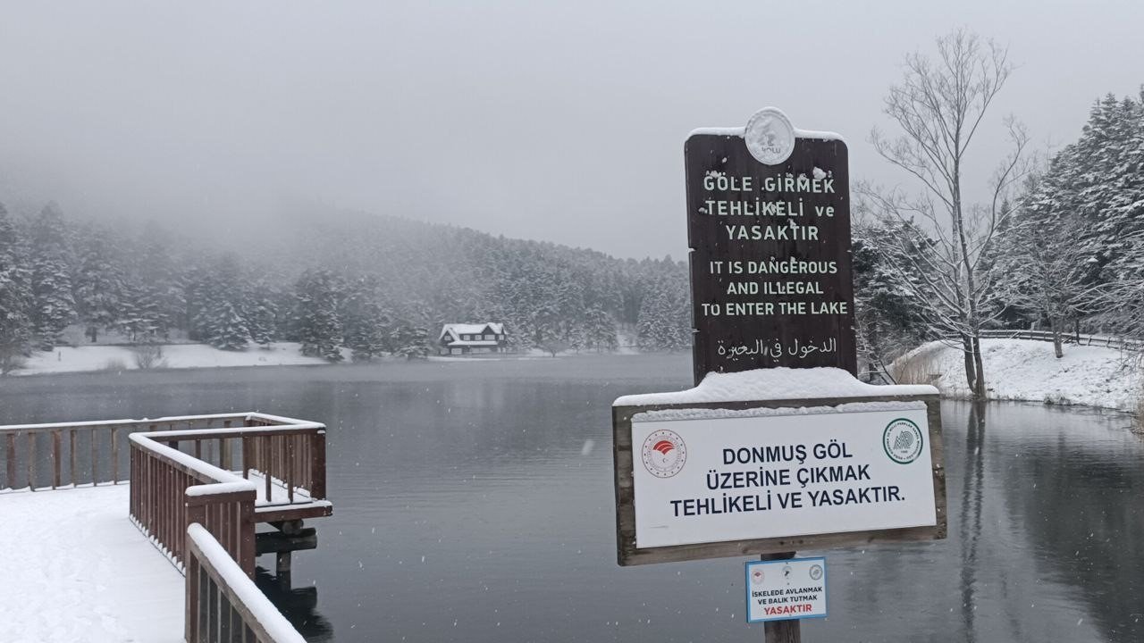 Gölcük Tabiat Parkı beyaz örtüyle kaplandı