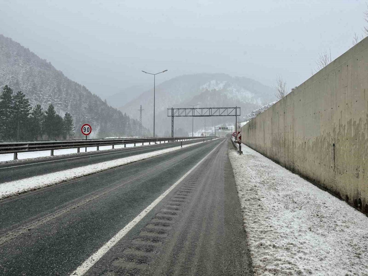 Çankırı’nın yüksek kesimlerinde kar yağışı etkili oldu