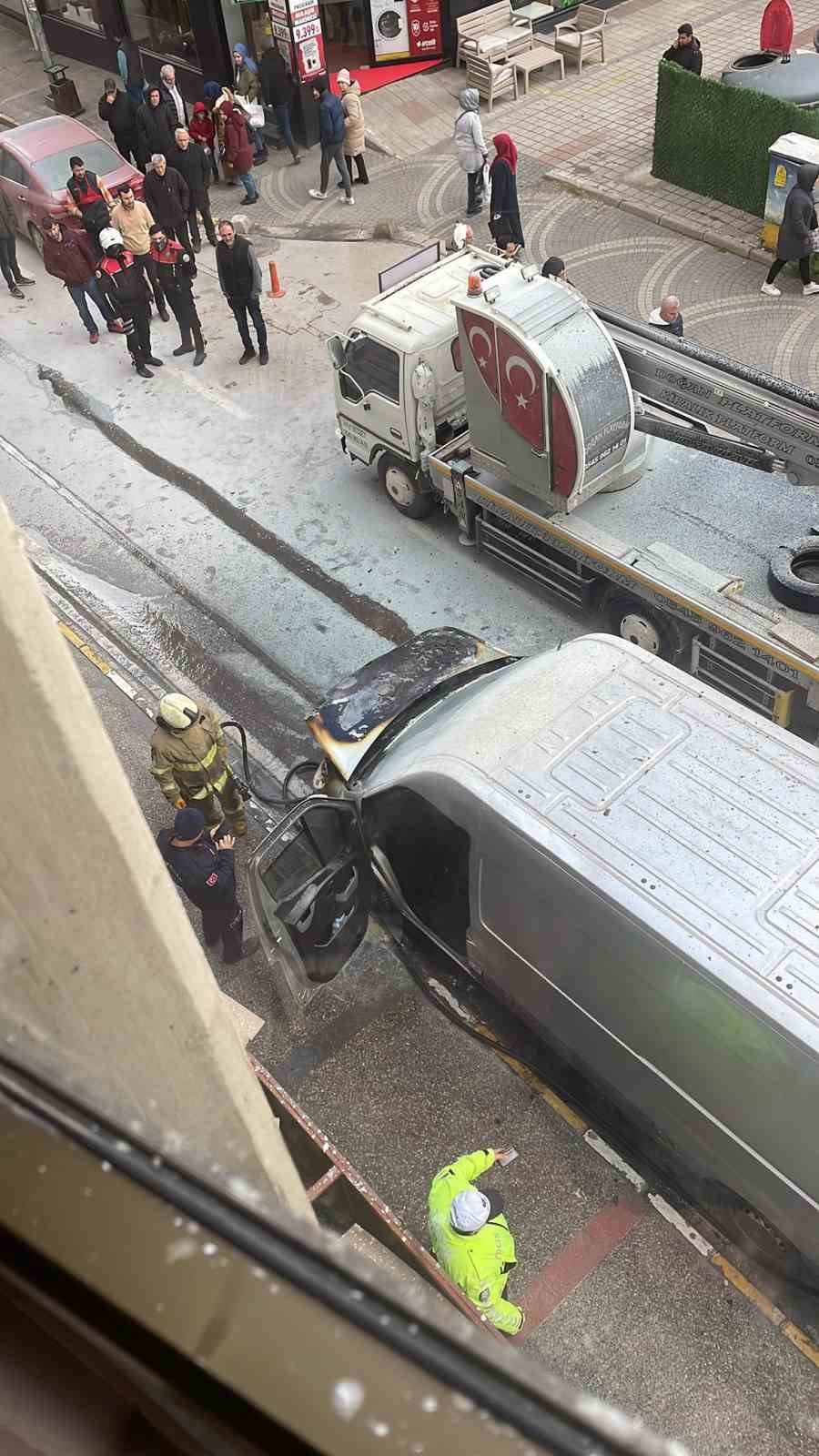 Korkutan araç yangını