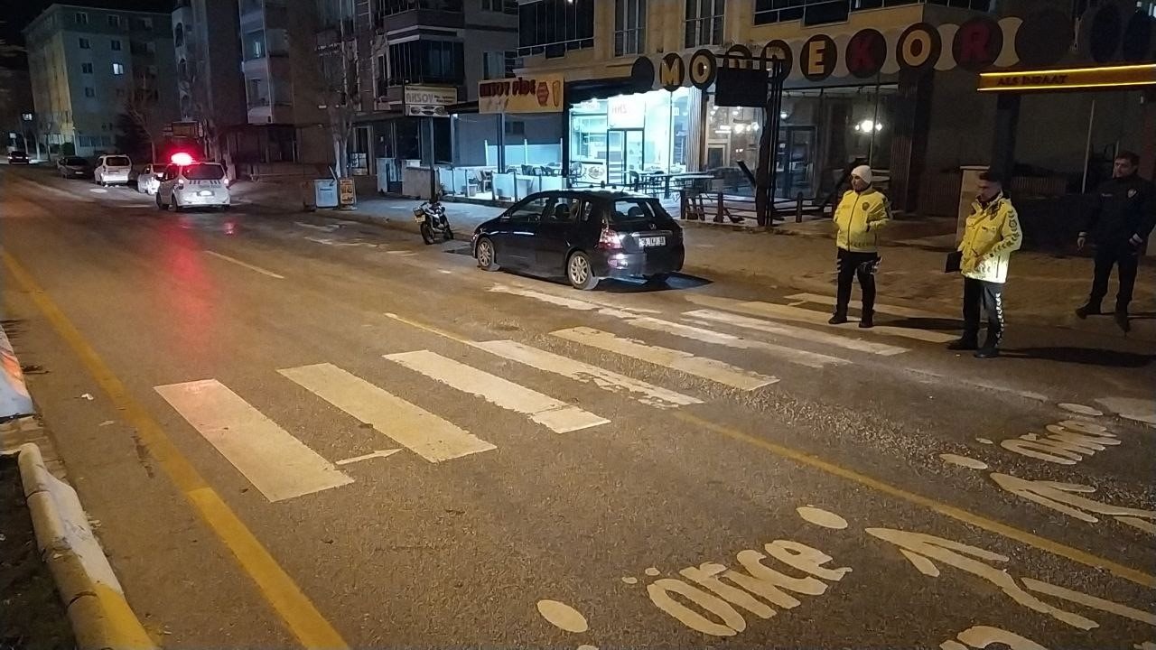 Otomobilin çarptığı yaya yaralandı