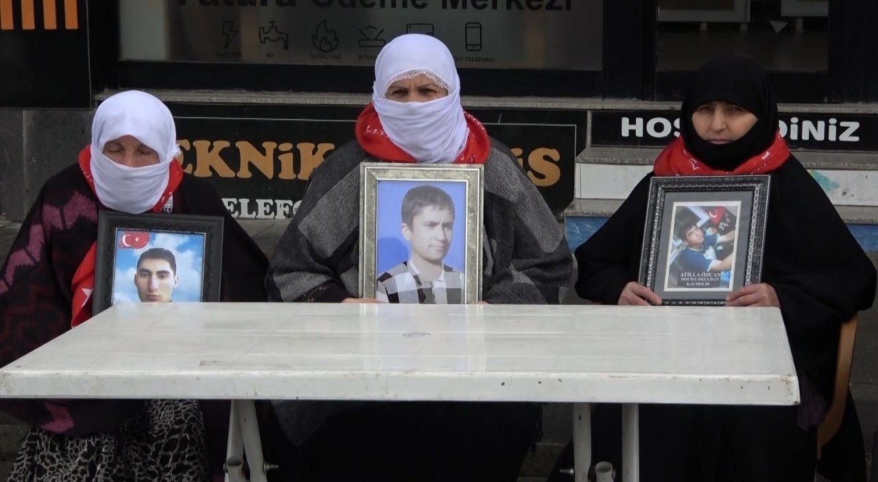 Aileler fırtınaya rağmen eylemlerine devam etti