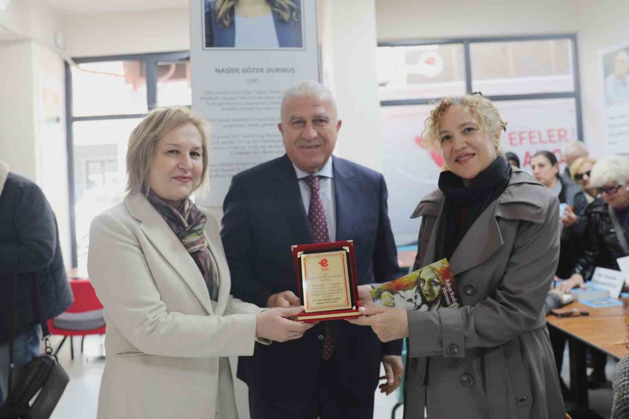 Efeler’de 11’inci Kitap Kafe açıldı