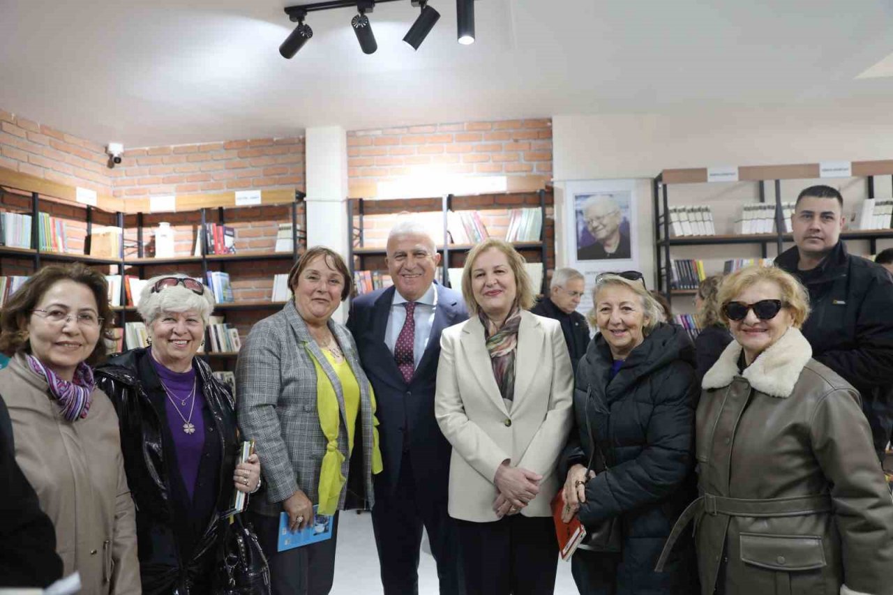 Efeler’de 11’inci Kitap Kafe açıldı