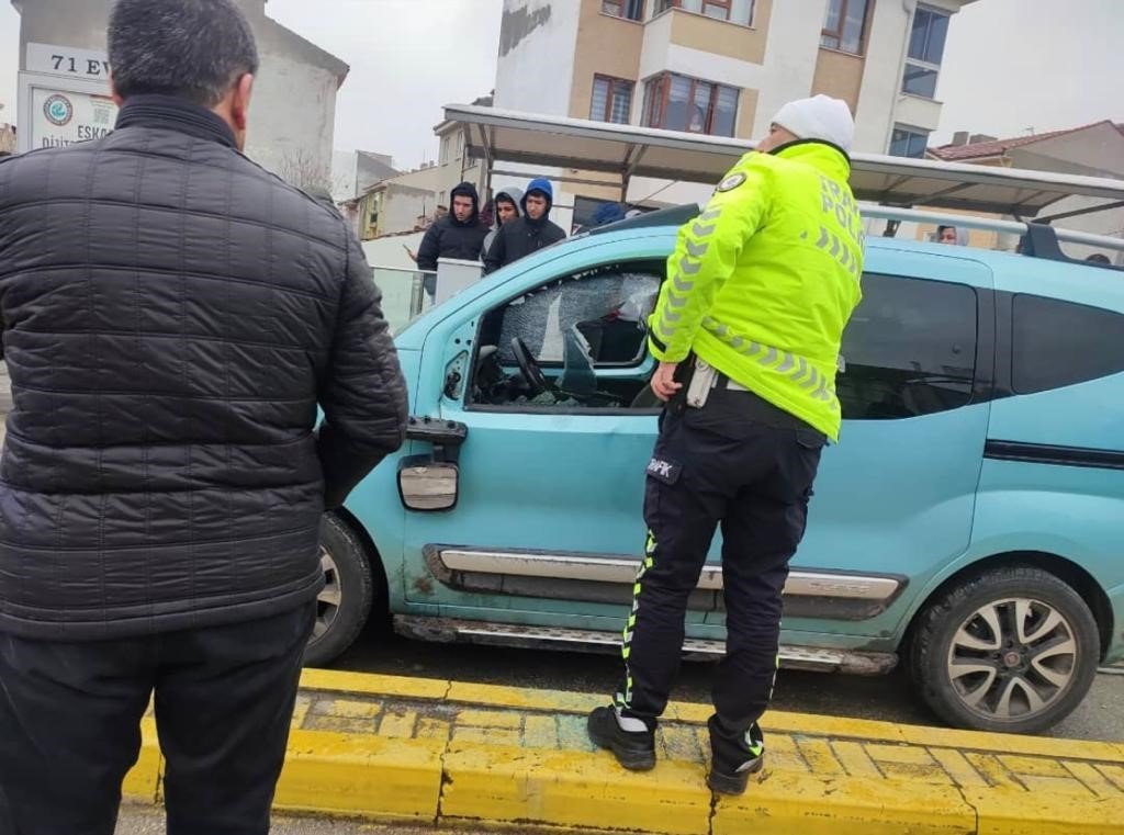 Tramvay yolundan giden aracın çarptığı 17 yaşındaki Kader hayatını kaybetti