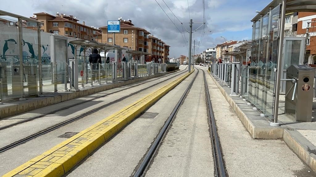 Tramvay yolundan giden aracın çarptığı 17 yaşındaki Kader hayatını kaybetti