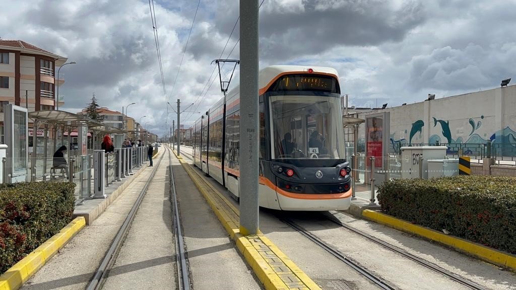 Tramvay yolundan giden aracın çarptığı 17 yaşındaki Kader hayatını kaybetti