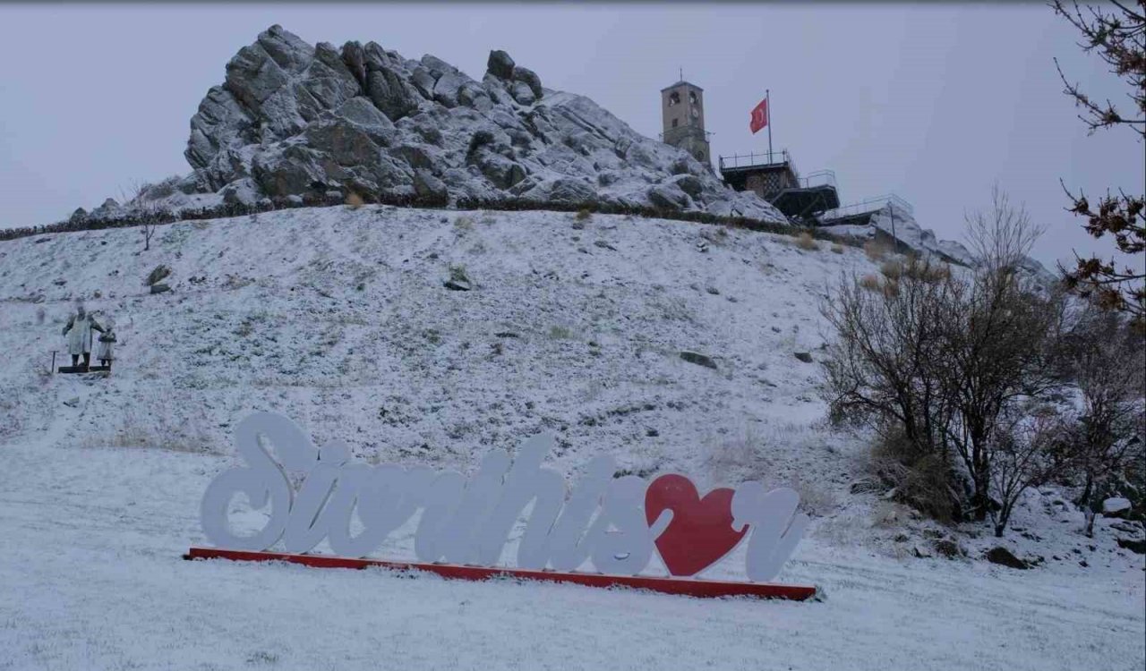 Sivrihisar ilçesinde kartpostallık kar manzaraları