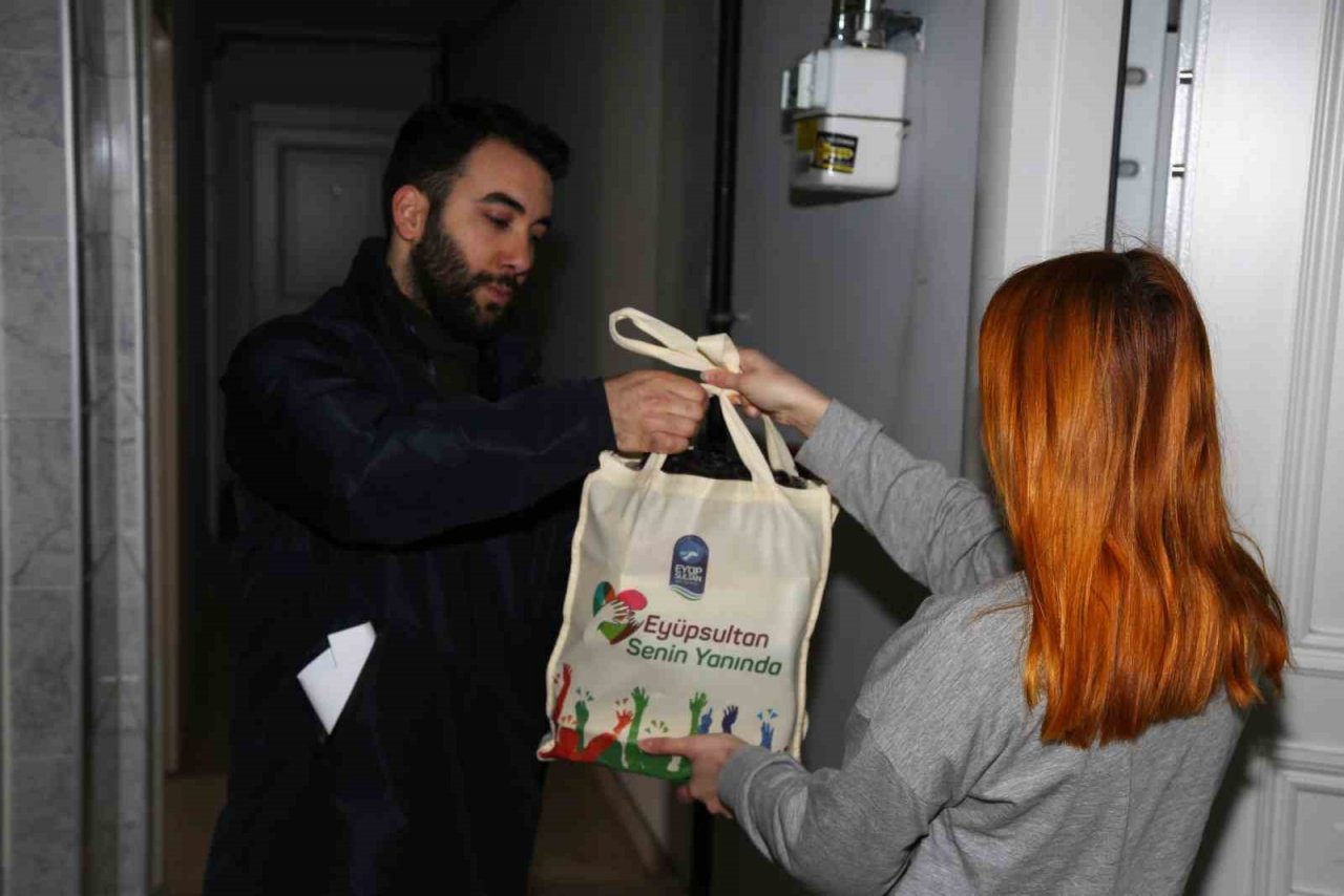 Eyüpsultan’da üniversite öğrencilerine destek paketi