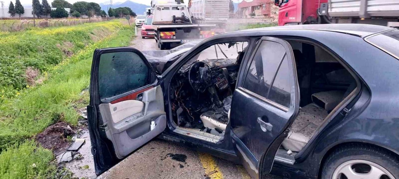 Manisa’da tır ile otomobil kafa kafaya çarpıştı: 1 ölü