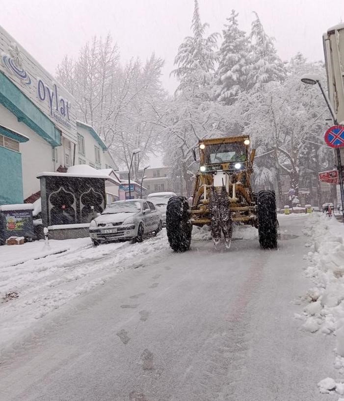 İnegöl’de kar yağışına anında müdahale
