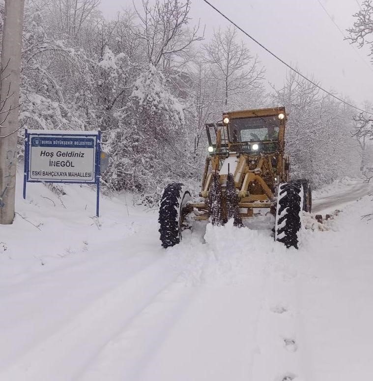 İnegöl’de kar yağışına anında müdahale