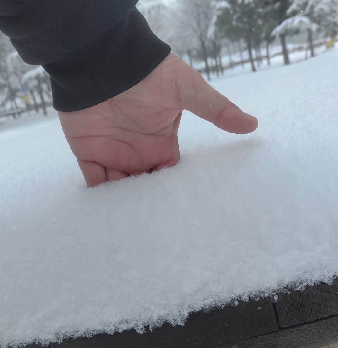 Hisarcık Karbasan köyünde kar kalınlığı 10 santimetreyi aştı