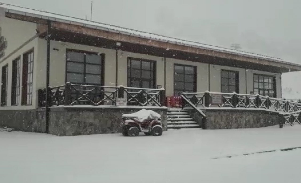 Keltepe Kayak Merkezinde kar yağışı etkili oluyor