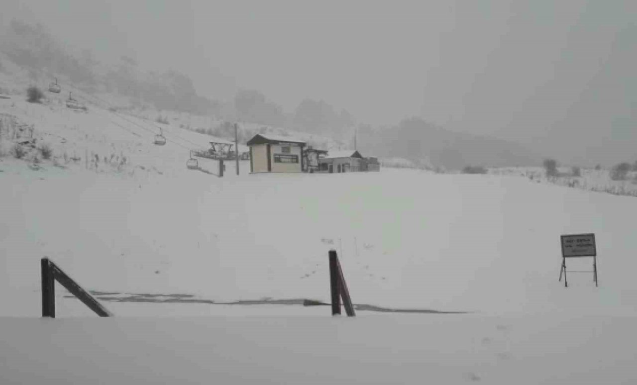 Keltepe Kayak Merkezinde kar yağışı etkili oluyor