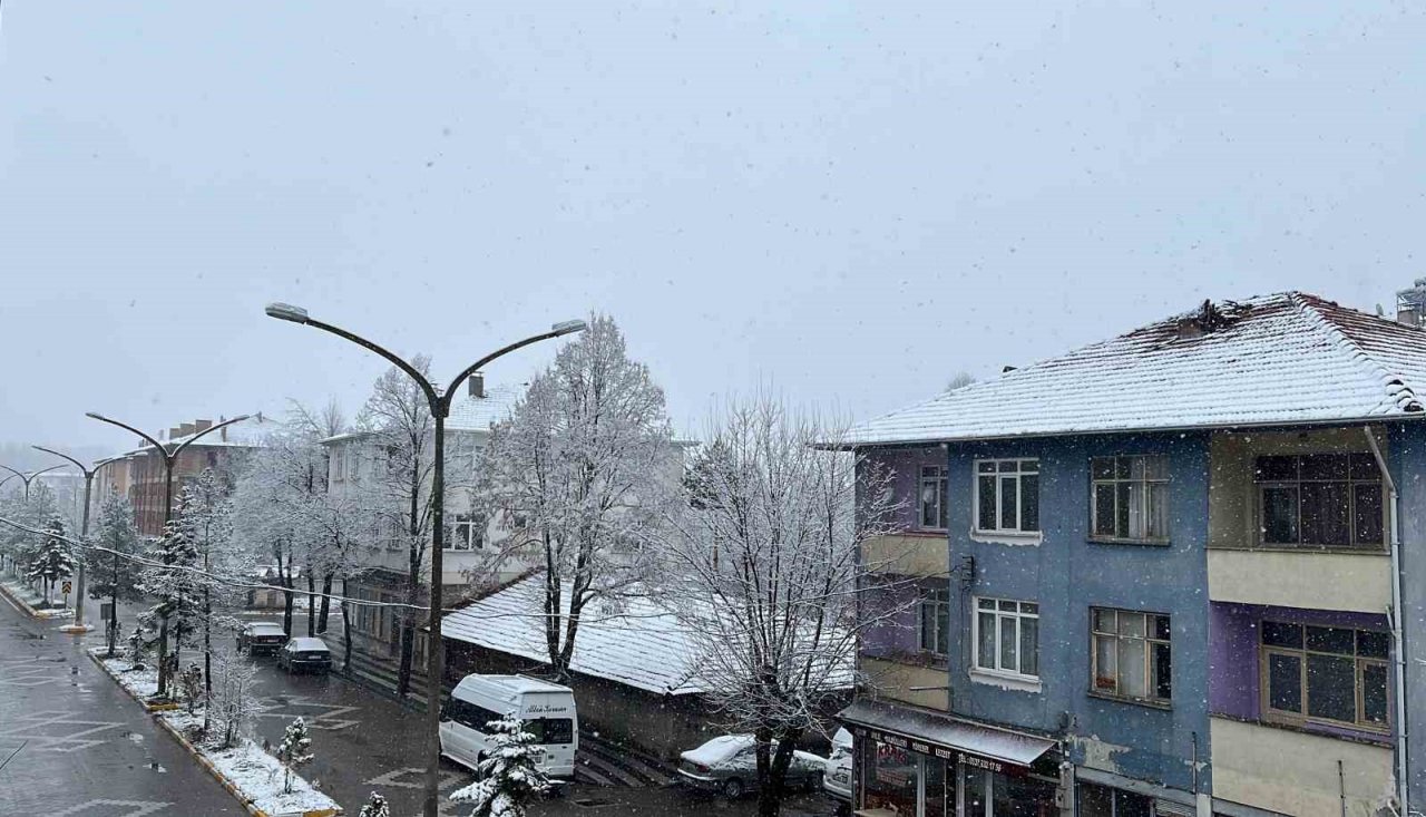 Beyaz örtü ile kaplanan Kastamonu’nun yüksek kesimleri havadan görüntülendi