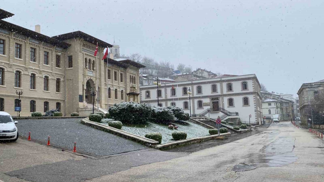 Kastamonu’da kar yağışı etkili oluyor