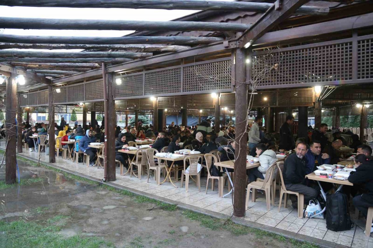 Vatandaşlardan Büyükkılıç’a ‘iftar sofrası’ teşekkürü