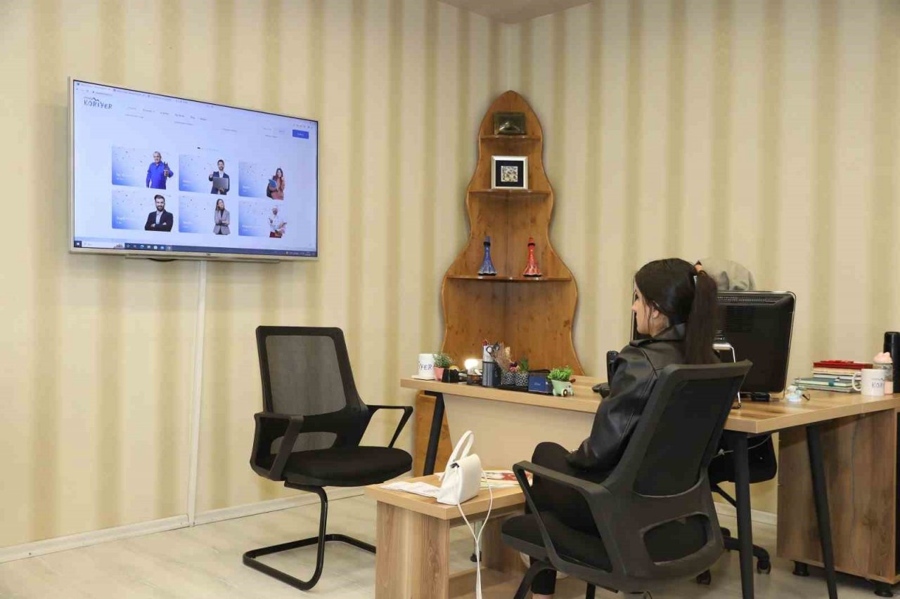 Kayseri Kariyer Merkezi, bin 500 kişiye iş kapısı oldu