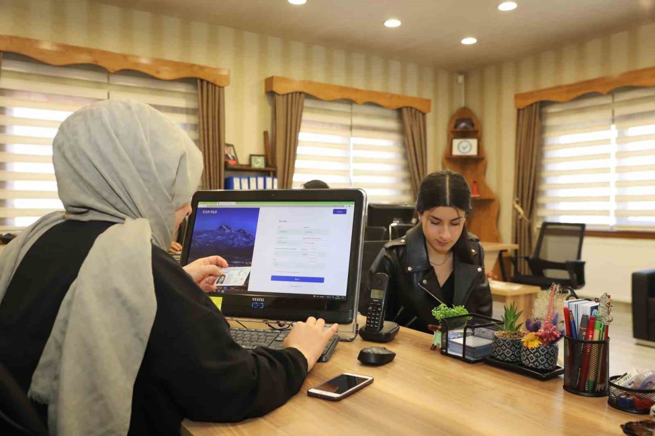 Kayseri Kariyer Merkezi, bin 500 kişiye iş kapısı oldu