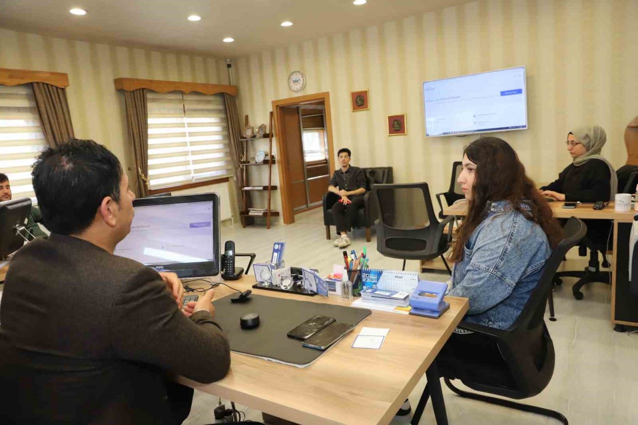 Kayseri Kariyer Merkezi, bin 500 kişiye iş kapısı oldu