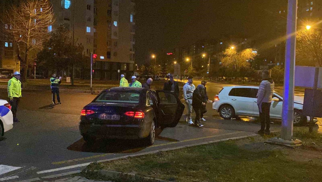 Yeni aldığı otomobiliyle kaza yapan sürücü gözyaşlarına boğuldu