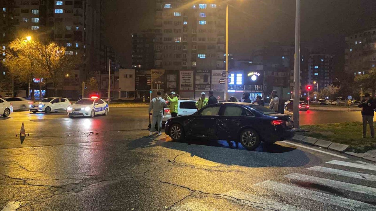 Yeni aldığı otomobiliyle kaza yapan sürücü gözyaşlarına boğuldu