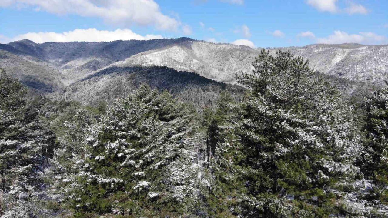 Kazdağları’nda sürpriz kar yağışı