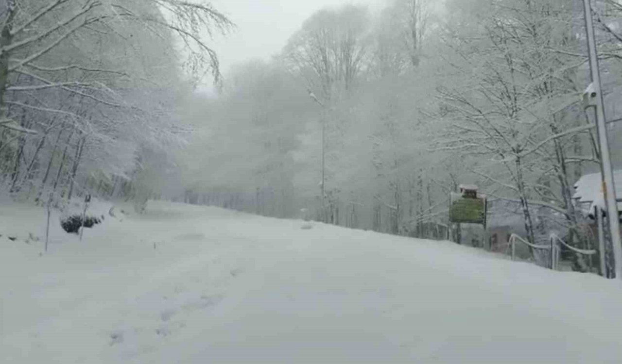 Bahar ayında Kocaeli beyaza büründü, kar kalınlığı 30 santimi aştı