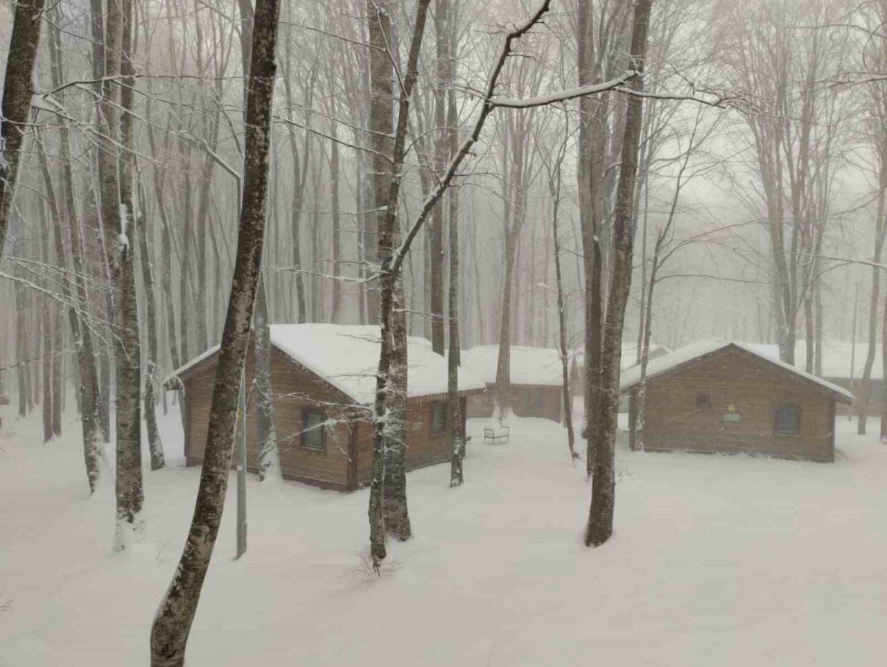 Bahar ayında Kocaeli beyaza büründü, kar kalınlığı 30 santimi aştı
