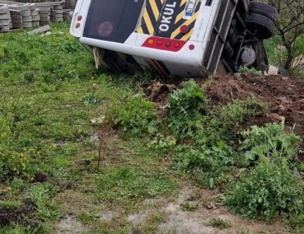 Kocaeli’de işçi servisi devrildi: 8 yaralı