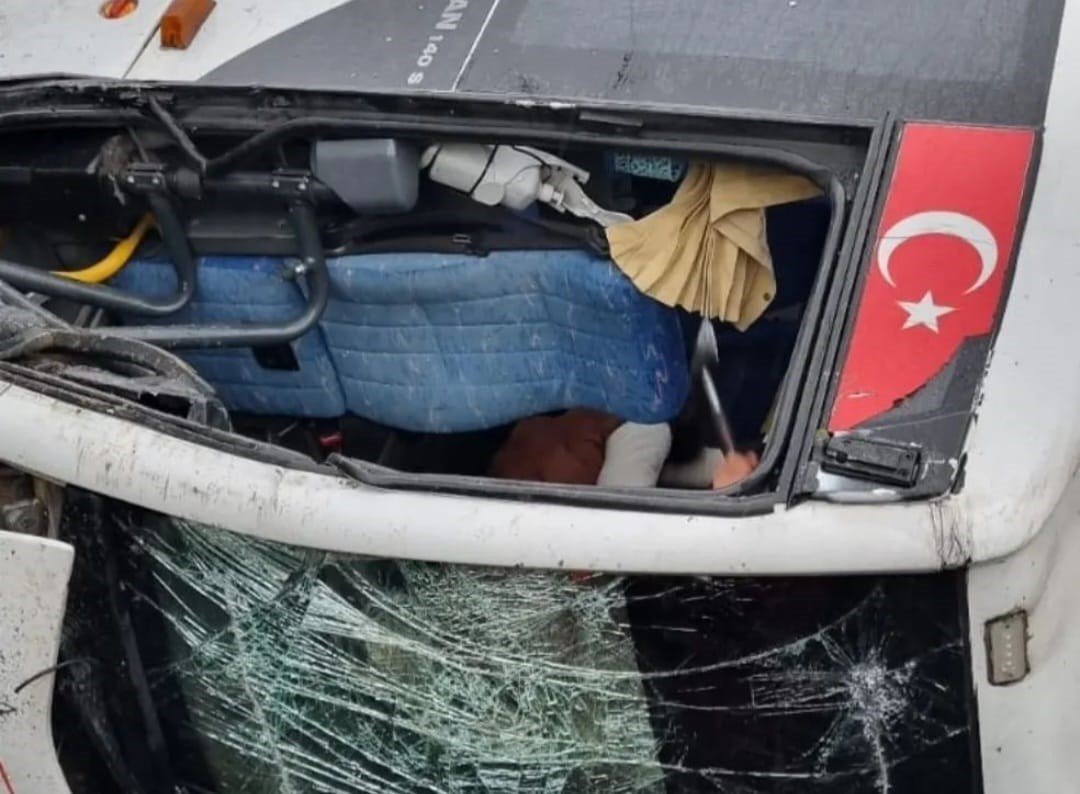 Kocaeli’de işçi servisi devrildi: 8 yaralı