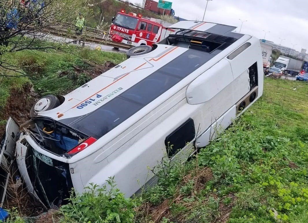 Kocaeli’de işçi servisi devrildi: 8 yaralı