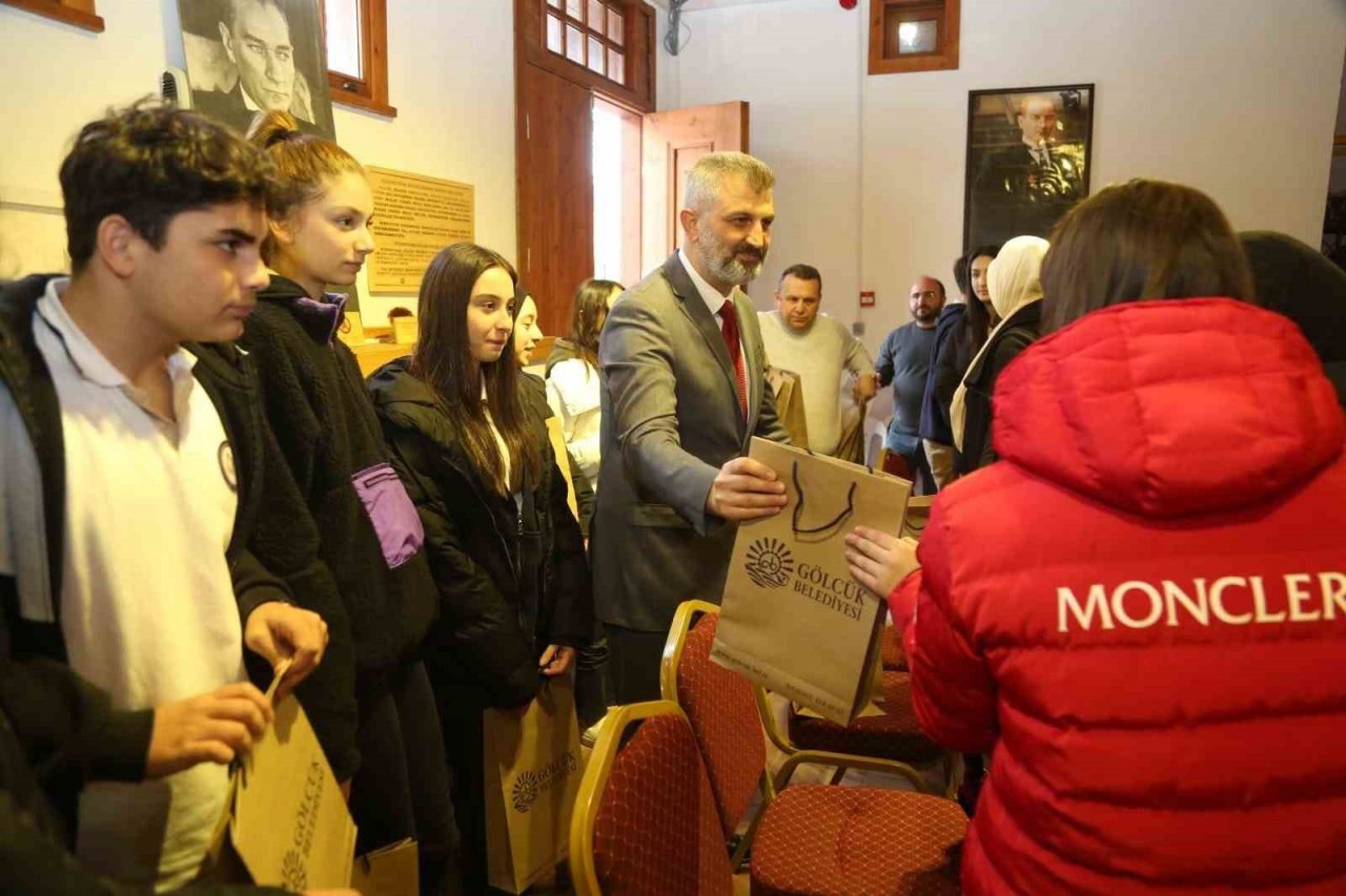 Gölcük’te kitap tutkunları ödüllendirildi