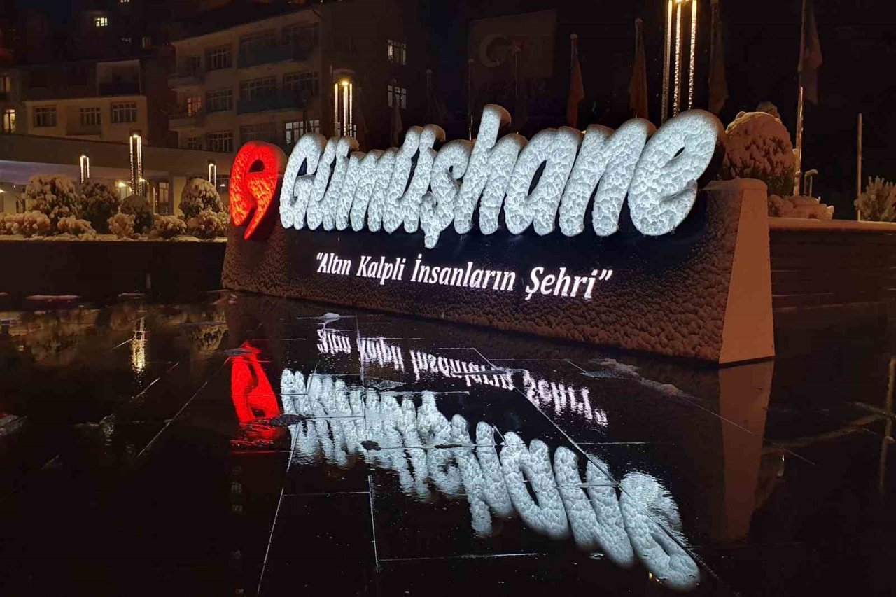 Gümüşhane’de kar yağışı etkili oluyor