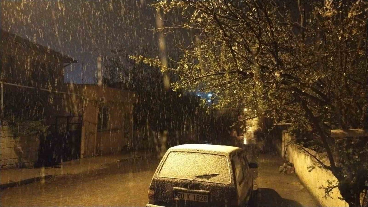 Denizli baharın ortasında beyaz gelinliğini giydi