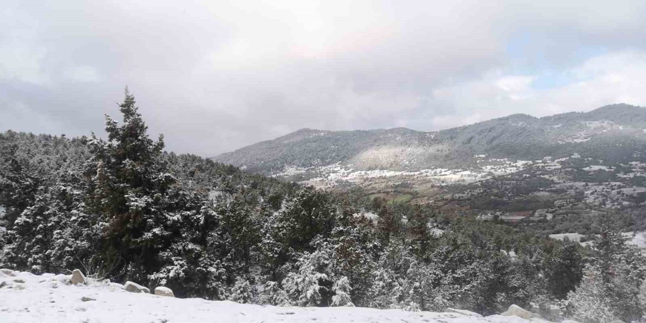 Denizli baharın ortasında beyaz gelinliğini giydi